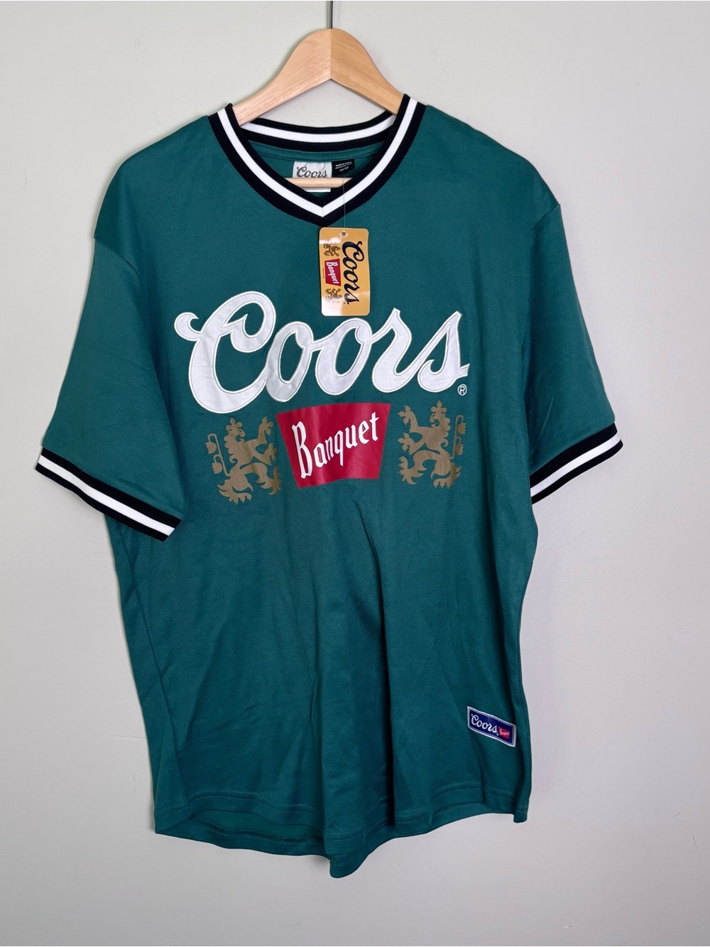 Coors Banquet Embroidered Jersey Style Shirt-Green-Men’s Size Medium-NWT